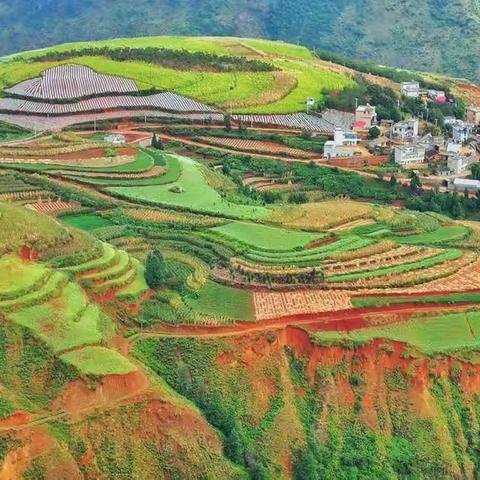 云南东川红土地