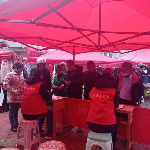 中坪小学开展为群众办实事志愿者活动