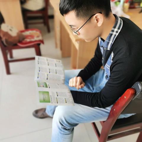 三教堂社区开展人才引进政策宣传活动