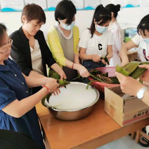 三教堂社区党支部开展“温情端午，粽子飘香”端午节活动