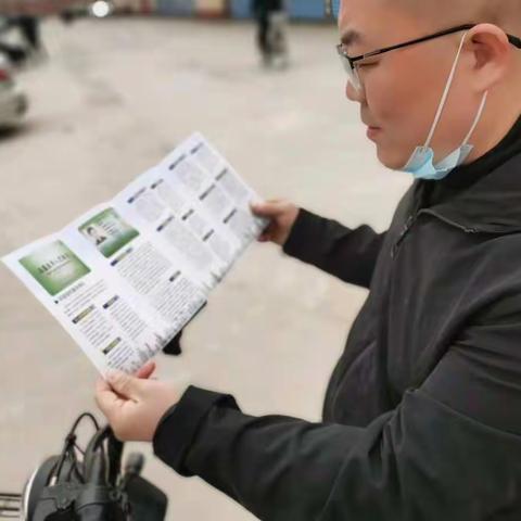 三教堂社区开展人才绿卡宣传活动