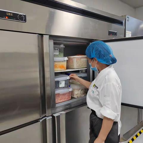 外训餐厅夜巡完毕