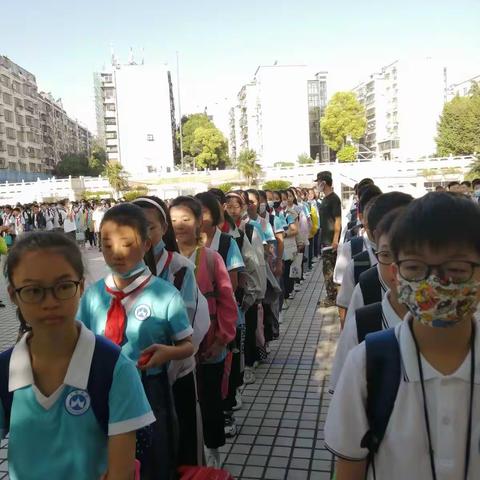 经历军训生涯，练就钢铁筋骨---文峰中学703班青春正飞扬