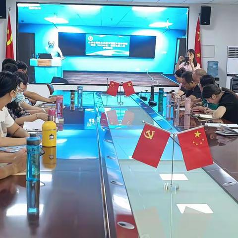 义务教育课程方案和课程标准(2022版)培训——王翔工作室开展集中研讨活动
