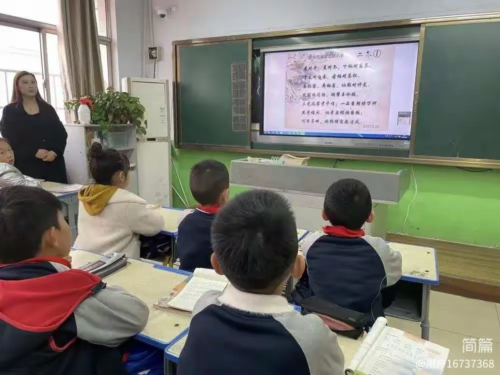 简篇-与经典同行 伴书香成长