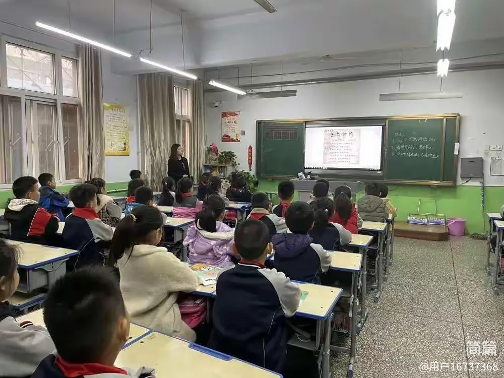 简篇-与经典同行 伴书香成长