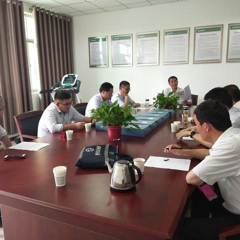 路井联合党支部在孟庄信用社开展“学先进 强弱项 抓思想 添措施 全力攻坚不良清降”党建+活动。