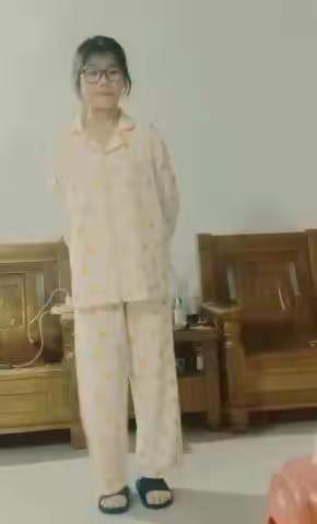 高一一班冯嘉卉 武术操