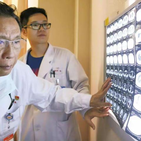 致敬钟南山——新疆资深电视主播张丽老师深情朗诵