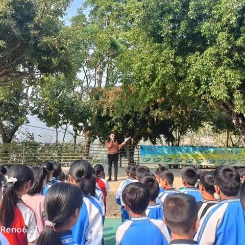 “三月春风处处暖，雷锋精神代代传 ”               ——太忠镇中心完小学雷锋活动