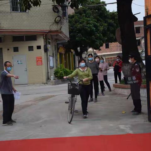 一丝不苟做好防控准备   千方百计保障师生安全  ------竹料三中开展校园疫情应急防控演练