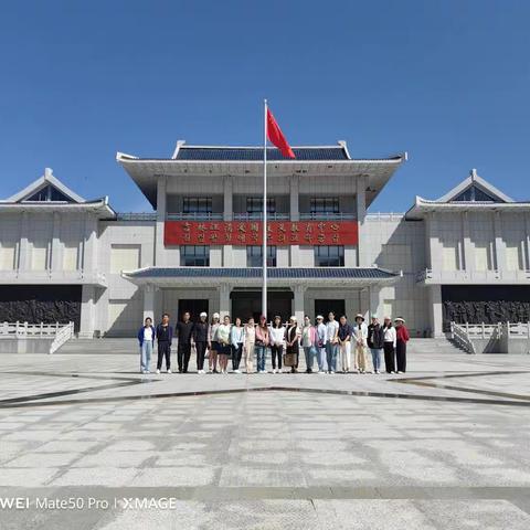 争做师德模范，传承红色精神