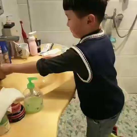 实验幼儿园芒果一班                                                       四月份第一周幼儿学习表现