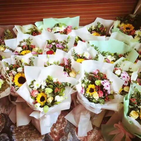 员工集体生日会，浓浓深情暖人心