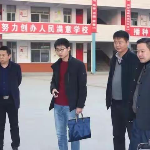 许昌市教育局脱贫攻坚专项督察组到我校督察脱贫攻坚工作