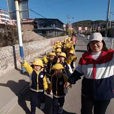 “零距离”体验消防—兰花雨幼儿园参观消防站