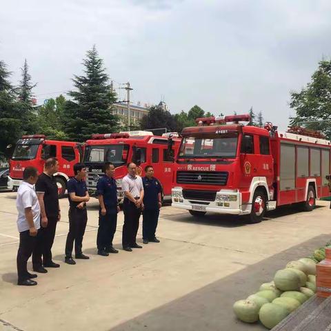 万荣县应急管理局“八一”节前夕慰问消防指战员