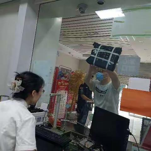大岭路分理处开展二季度防爆消防演练