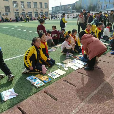 周营中心小学跳蚤市场开始了，小市场，大学问！