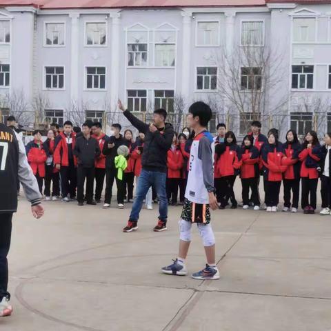 青出于“篮”，乐在“球”中——牙克石市第一中学举办高二年级篮球赛