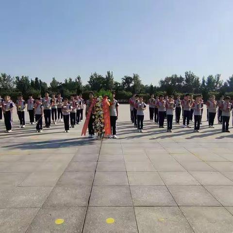 铭记革命先烈    传承爱国之志——阳谷县明德小学少先队烈士纪念日祭扫活动