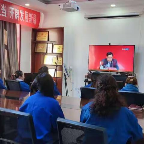 呼和电气化项目部开展学习贯彻十九届六中全会精神主题党日活动