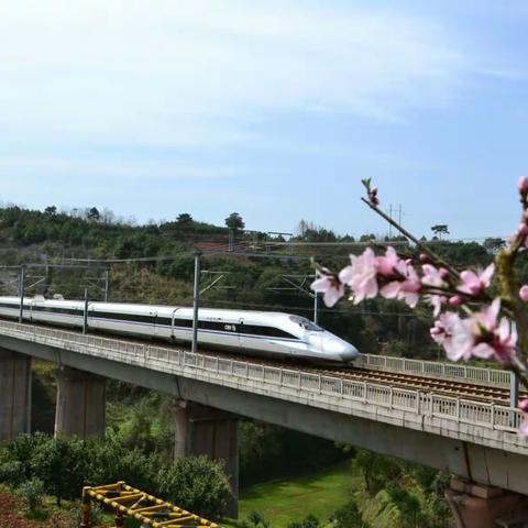 乘着开往春天的列车，去艾头坪寻觅民国佳人