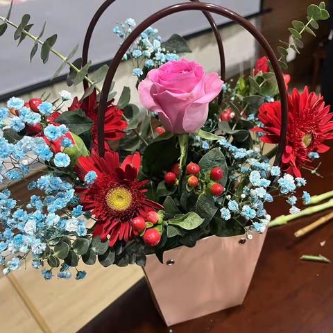 鲜花赠女神—江北支行女神节活动