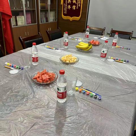 幸福一“杯”子—江北支行母亲节玻璃杯彩绘DIY活动