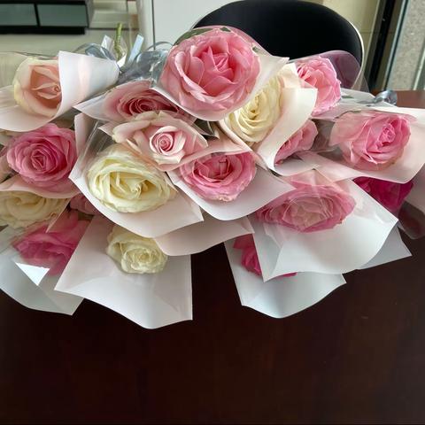 江北支行鲜花赠女神活动