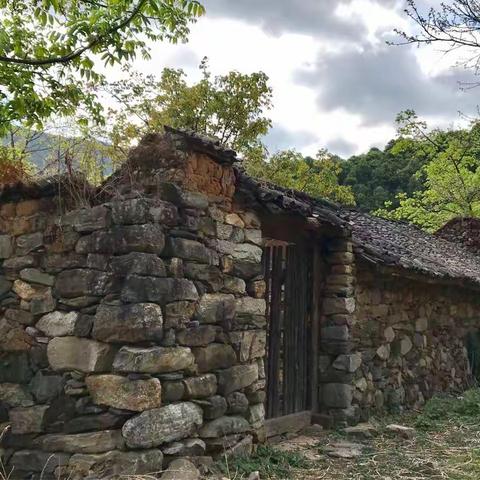 古石头村的慢城生活