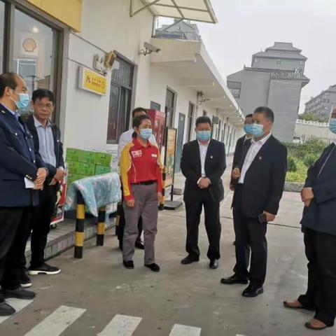 韩城市市委常委副市长雷进飞深入商贸流通企业开展国庆节前安全生产检查