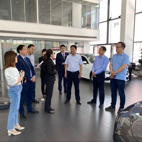 市商务局实地调研品牌汽车销售企业