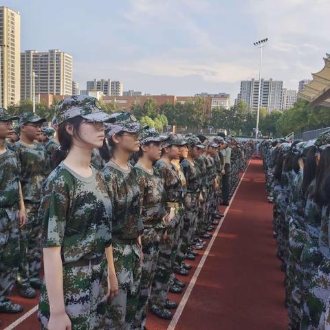 迷彩青春 强国有我，2023届高一八班新生军训系列报道……