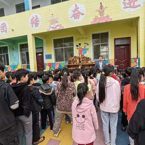 东唐小学2021-2022学年第二学期期中考试表彰大会