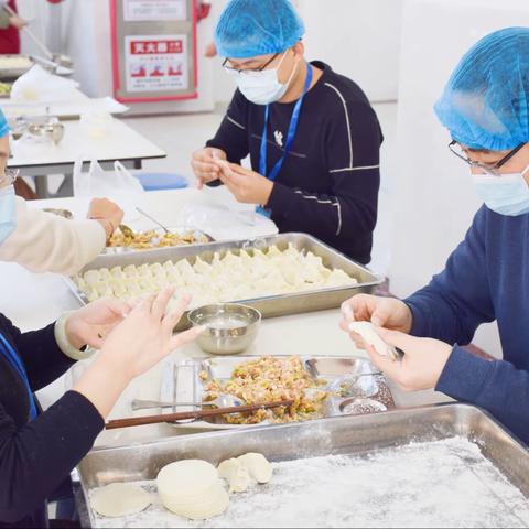 “情暖校园 共庆元旦”开发区谦益小学举行包饺子活动