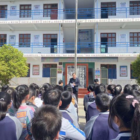 东车小学强化文明礼仪教育