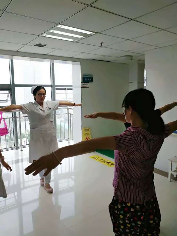 前庭功能康复训练中……
