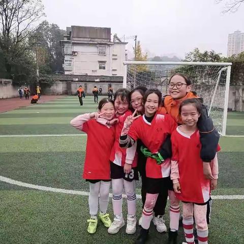 妙笔生花——龙泉小学1704班《精彩足球赛》片段作文展