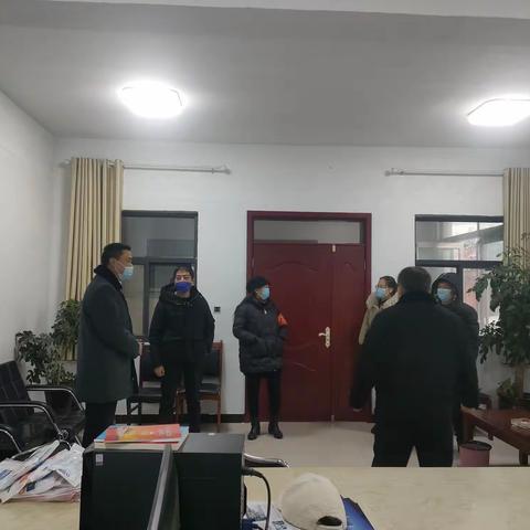 李辉庄支行任永亮  慰问院庄村，为我们送来防疫物资