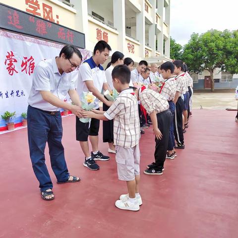 “开笔明理   童蒙雅正”——佳棉小学2022年一年级新生开笔礼暨“迎接党的二十大，培根铸魂育新人”主题活动