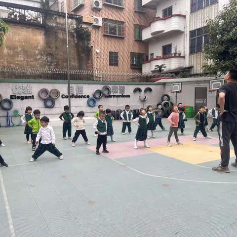 钟一幼儿园中班级篮球🏀托管班