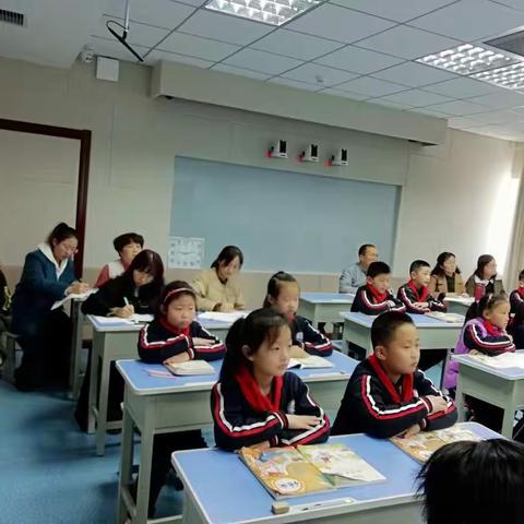 砥砺奋进  遇见更优秀的自己 ——记龙泉小学语文“主题学习”优质课评选活动