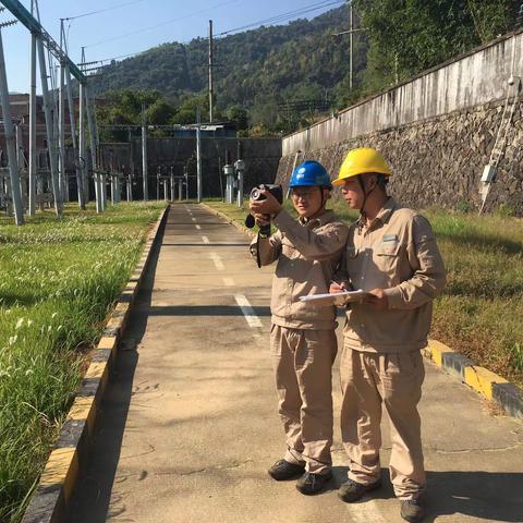 10月23日变电检修班与运维站就二十届一中全会保供电联合开展特巡测温