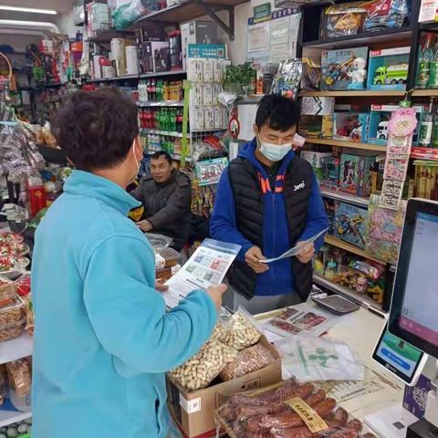 【文明创建  出彩东关】东关街道办事处工作人员走进商铺宣传垃圾分类