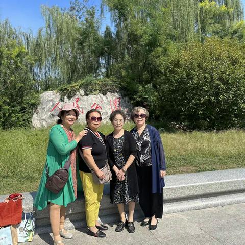 2023.08.30.邻居姐妹四人相聚在一起