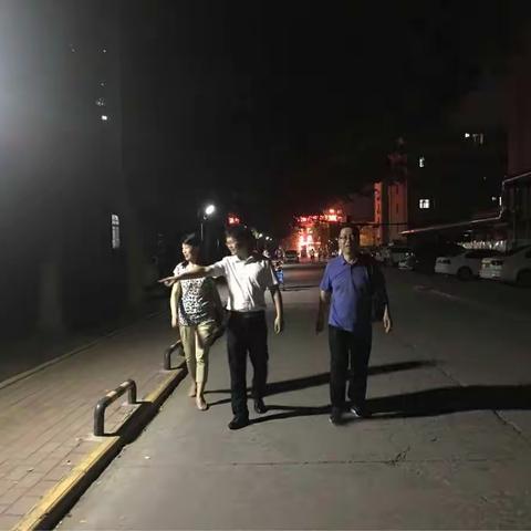 灞桥区民政局夜查社区国卫复审工作