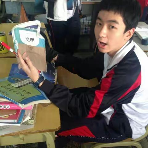 😘一眼三年，伟平今天17岁！