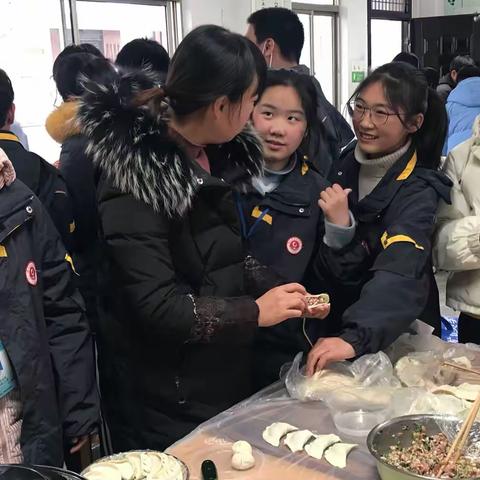 过元旦，包饺子，促交流，连情谊——记初二3班的元旦实践活动