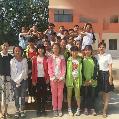 六年级二班毕业纪念册！ 金色童年，留恋不舍！